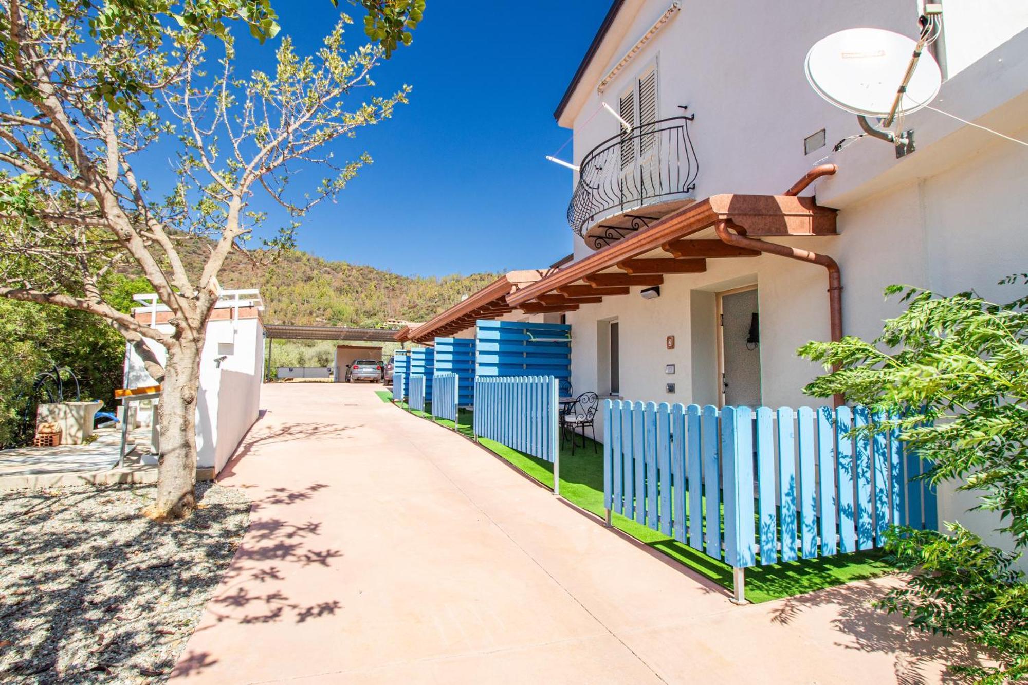 S'Omu E Chicchinu Rooms Cardedu Exterior foto
